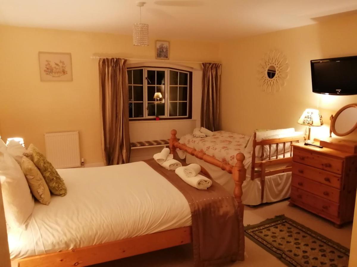 Bridge Farmhouse - Eight Ensuite Bedrooms Salisbury Exterior foto
